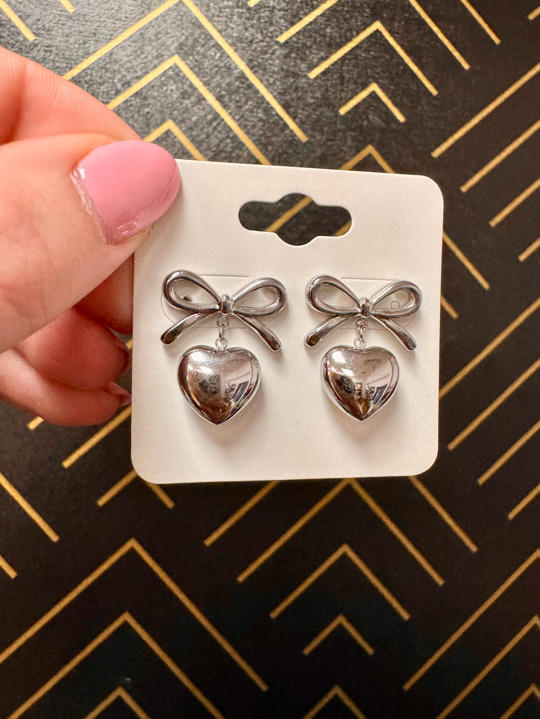 Sweet Heart Drop Earrings - Southern Grace Shoppe