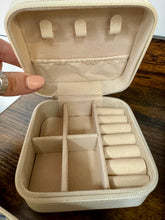 Load image into Gallery viewer, Travel Jewelry Box