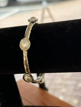 Load image into Gallery viewer, Piper Pearl Stretch Bracelet - Southern Grace Shoppe