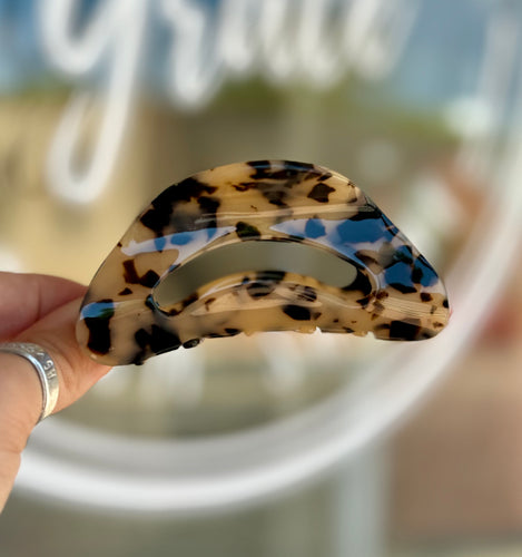 Jumbo Claw Clip (Oval) - Tortoiseshell - Southern Grace Shoppe